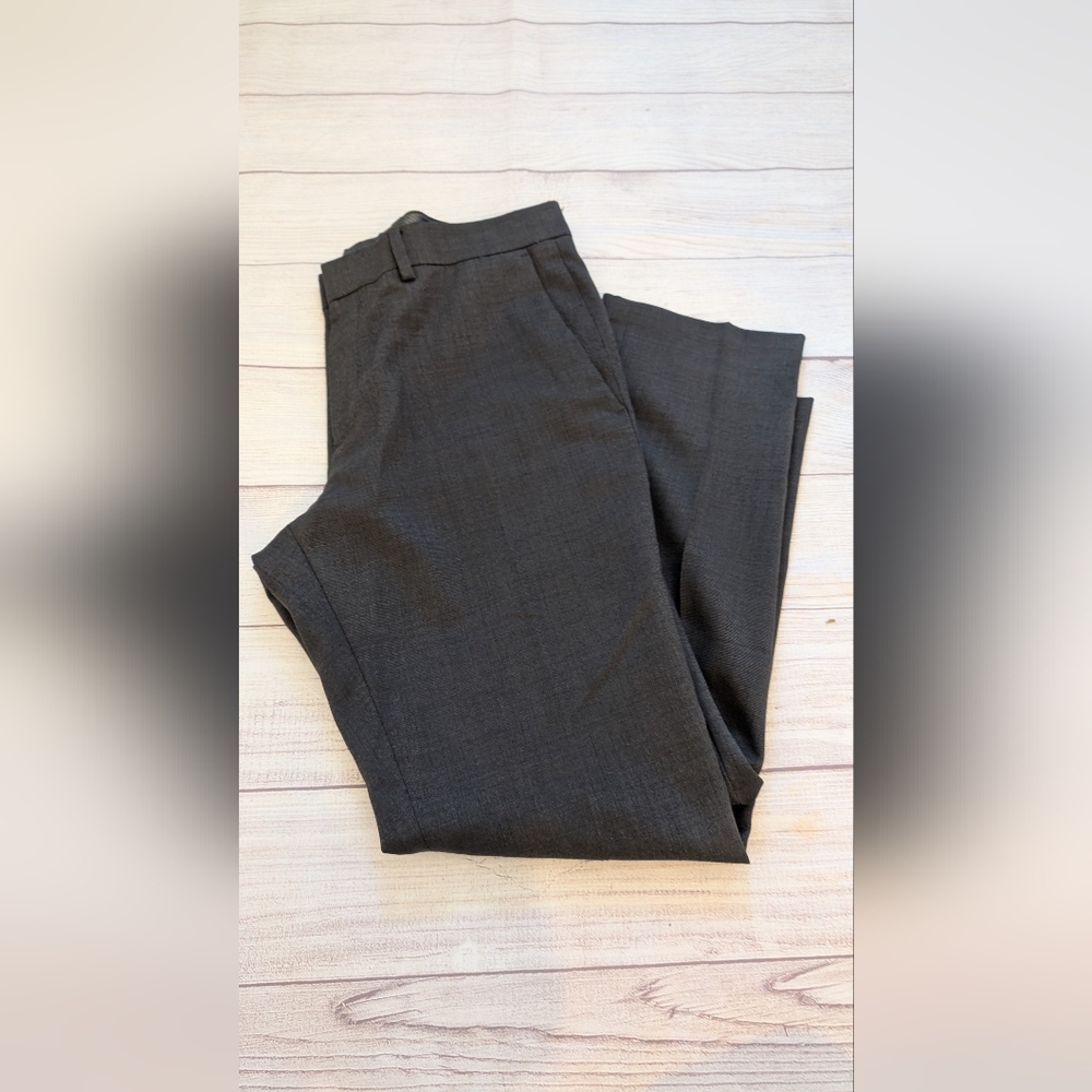 Kenneth Cole Reaction grey men's straight leg dress pants. Size 34/29